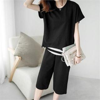 Set: T-shirt + Knee-length Sweat Shorts