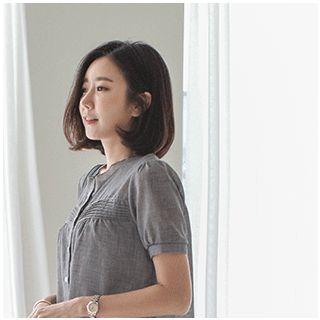 Round-neck Pintuck-tim Blouse