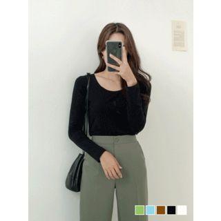 Scoop-neck Slim Textured T-shirt