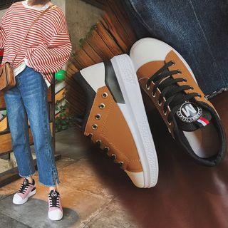 Eyelet Detail Lace Up Sneakers