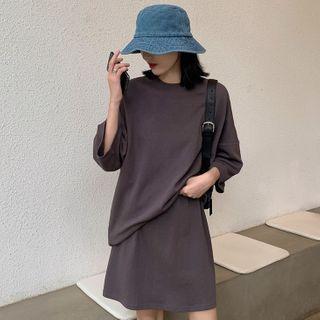 Elbow-sleeve T-shirt / Mini A-line Skirt / Wide-leg Shorts