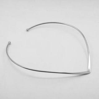 V Shape Choker