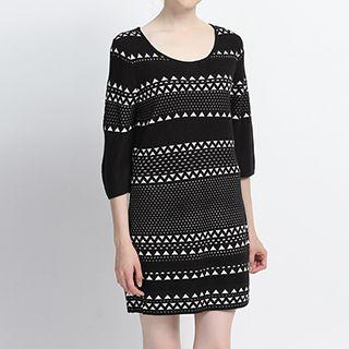 Patterned 3/4 Sleeve Knit Shift Dress