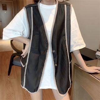Elbow-sleeve T-shirt / Contrast Trim Buttoned Vest