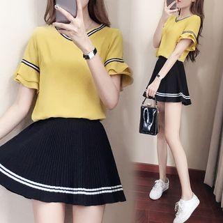 Short-sleeve Contrast Trim V-neck Top