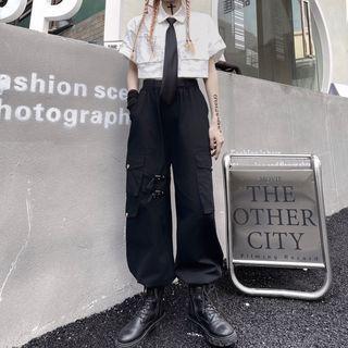 Short-sleeve Crop Shirt / Cargo Pants .