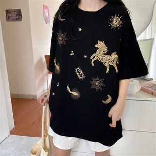 Elbow-sleeve Graphic Embroidered T-shirt