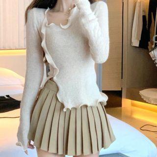 Long-sleeve Ruffled Knit Top / Pleated Mini A-line Skirt / Set