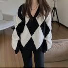 V-neck Argyle Sweater Black & White - One Size