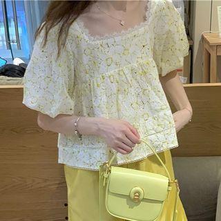 Short-sleeve Square-neck Floral Top / Shorts