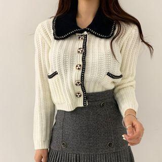 Peter Pan Collar Buttoned Knit Top