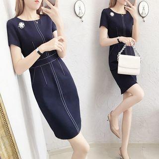 Short-sleeve Contrast Stitch Sheath Dress