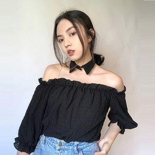 Frilled Off-shoulder 3/4-sleeve Blouse