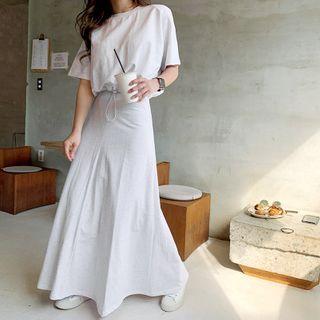 Drawcord Crop T-shirt / Maxi Flare Skirt