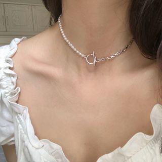 Asymmetric Faux Pearl Choker