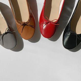 Oval-toe Shirred Ballerina Flats