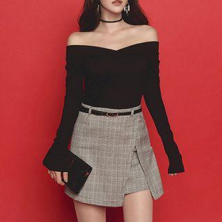 Off-shoulder Long-sleeve T-shirt / Plaid Mini Skirt