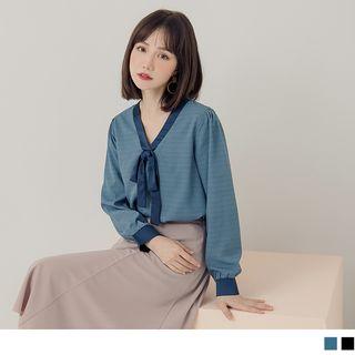 Contrast Trim Lace-up Pattern Top