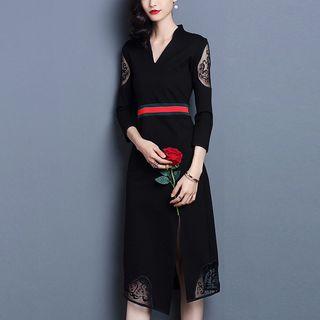 Embroidered V-neck 3/4-sleeve Dress