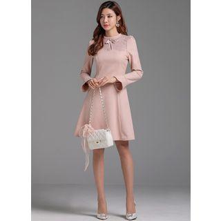 Lace-yoke Puff-sleeve Midi Dress With Brooch