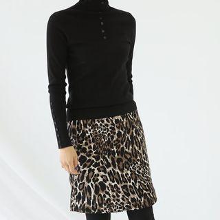 Turtle-neck Button-detail Knit Top Black - One Size