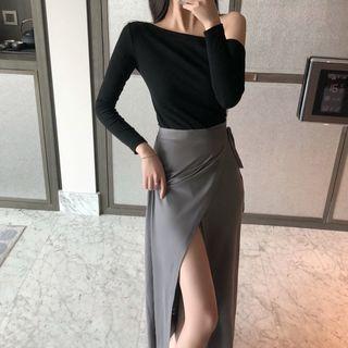 Off-shoulder Long-sleeve T-shirt / Side Slit Midi Skirt