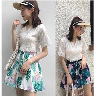 Scallop Trim Short Sleeve Blouse / Leaf Print Wide Leg Shorts