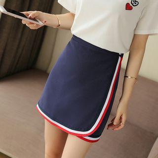 Set: Short-sleeve V-neck T-shirt + A-line Skirt