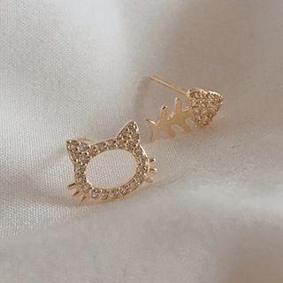 Cat & Fish Rhinestone Asymmetrical Sterling Silver Earring 1 Pair - E1109 - Gold - One Size