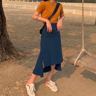 Set: Short-sleeve T-shirt + Dip Back Straight Fit Skirt