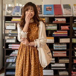 Lace-neck Smocked-cuff T-shirt