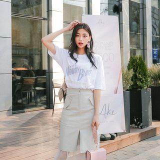 Distressed Lettering Boxy-fit T-shirt