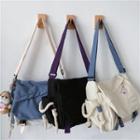 Contrast Trim Messenger Bag / Bag Charm / Set