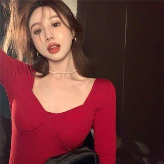Long-sleeve Square-neck Slim-fit Cropped Top