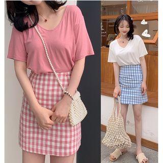 Short-sleeve Plain T-shirt / Plaid A-line Skirt