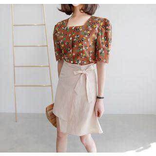 Square-neck Short-sleeve Floral Linen Blouse