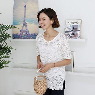 Slit-side Lace T-shirt