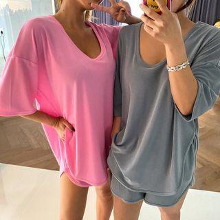 Set: Round-hem T-shirt + Sweatshorts