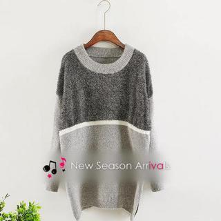 Contrast-color Long Sweater