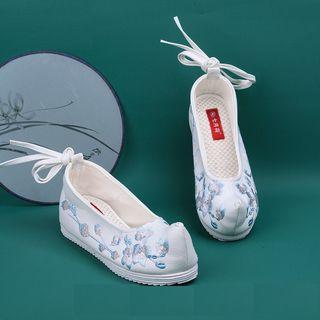 Traditional Chinese Alice Head Embroidered Flats