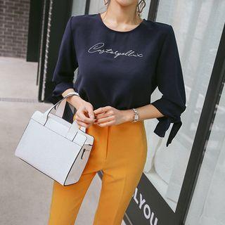 Tie Elbow-sleeve Lettering Crepe Top