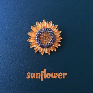 Sunflower Rhinestone Brooch Champagne - One Size
