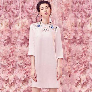 Applique 3/4-sleeve Shift Dress