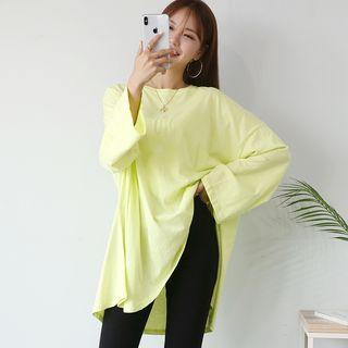 Round-neck Asymmetric-hem Loose-fit T-shirt