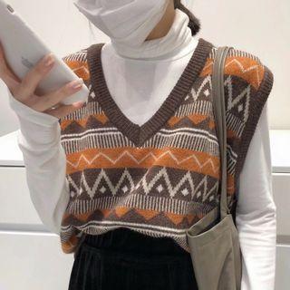 Patterned Sweater Vest / Mock-neck T-shirt / Midi A-line Skirt