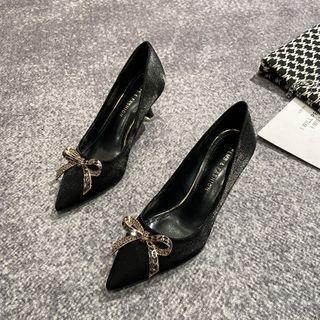 Pointed Bow Detail Pumps