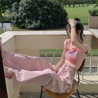 Lettering Cropped T-shirt / Wide Leg Jeans