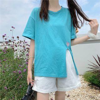 Short-sleeve Heart Embroidered Slit T-shirt / Wide Leg Shorts