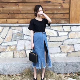 Set: Loose-fit Short-sleeve T-shirt + Fringed Denim Skirt