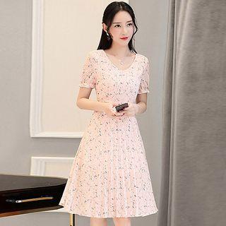 Short-sleeve Pleated Floral A-line Dress